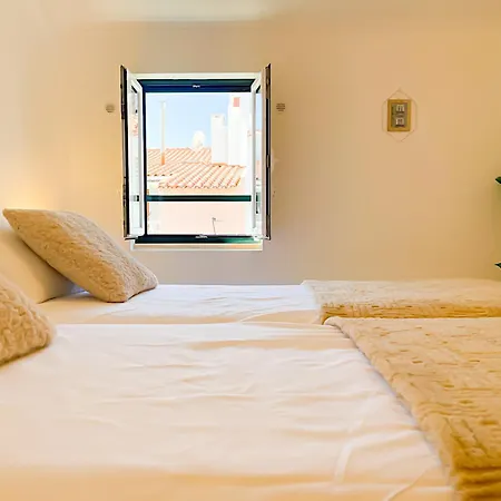 Entire 2 Bedroom Family Friendly House In Belem 3 To 5 Guests * 리스본