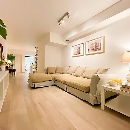 Entire 2 Bedroom Family Friendly House In Belem 3 To 5 Guests * Лиссабон
