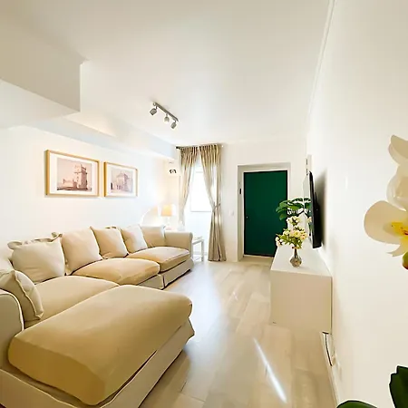 Entire 2 Bedroom Family Friendly House In Belem 3 To 5 Guests بيت للعطل Lisboa