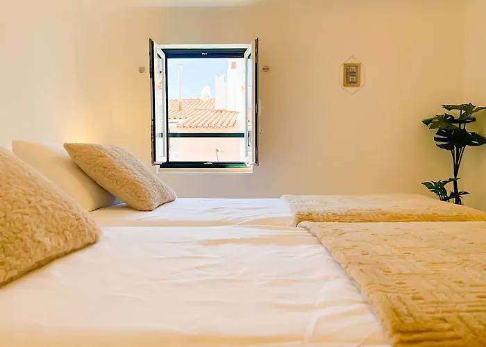 Entire 2 Bedroom Family Friendly House In Belem 3 To 5 Guests * Lissabon