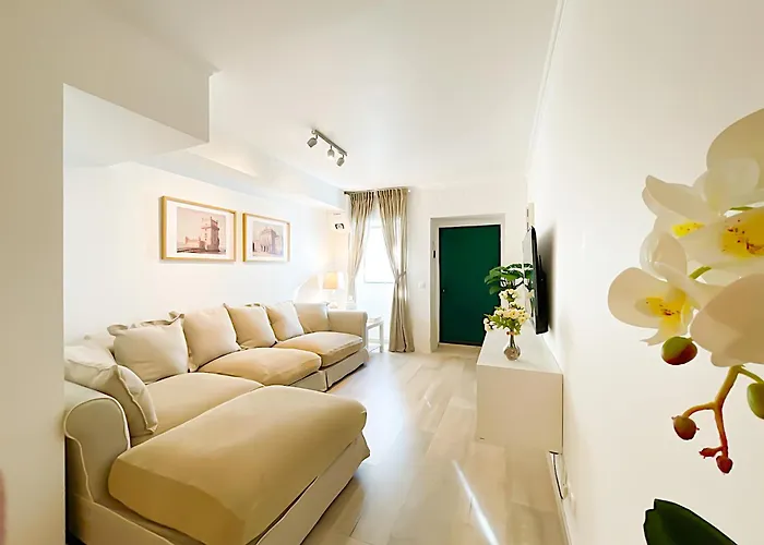 Entire 2 Bedroom Family Friendly House In Belem 3 To 5 Guests Vakantiehuis Lissabon