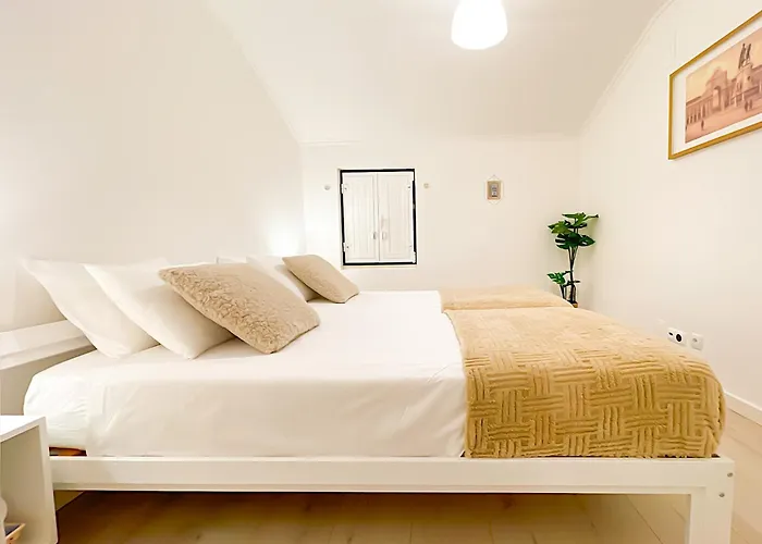 Дом отдыха Entire 2 Bedroom Family Friendly House In Belem 3 To 5 Guests Лиссабон
