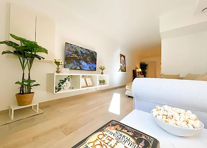 Entire 2 Bedroom Family Friendly House In Belem 3 To 5 Guests בית נופש