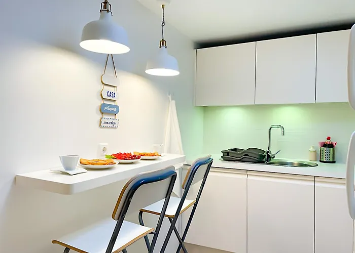 Entire 2 Bedroom Family Friendly House In Belem 3 To 5 Guests בית נופש *