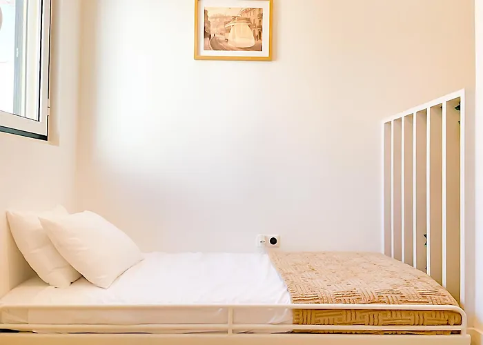 Entire 2 Bedroom Family Friendly House In Belem 3 To 5 Guests * ליסבון