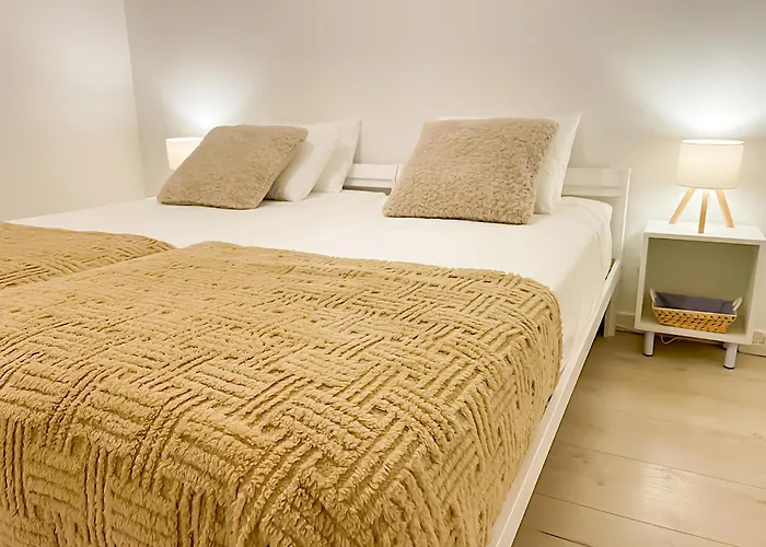 Entire 2 Bedroom Family Friendly House In Belem 3 To 5 Guests בית נופש *
